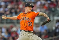 Deadspin | Struggling Astros pick up rare consecutive wins