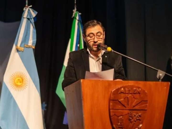 "Estuve mal asesorado", la crisis política que sacude a un intendente libertario: pidió la emergencia económica y terminó saliendo a juntar la basura