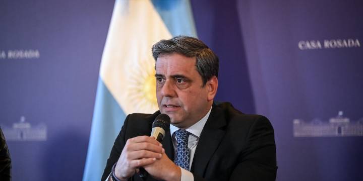 El Gobierno comenzó las primeras negociaciones formales para tender puentes con gobernadores afines