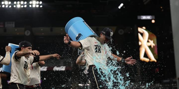Rangers win vs. Astros on Dustin Harris walk