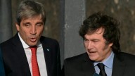 El Presidente y su ministro, entre tiburones que huelen sangre