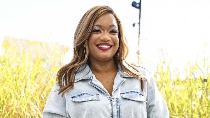 Sunny Anderson's Clever Tip For Boosting Flavor In Meals Without Breaking The Bank