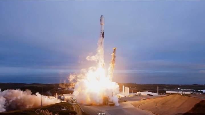 SpaceX launches 1st 21 satellites for advanced new US military constellation