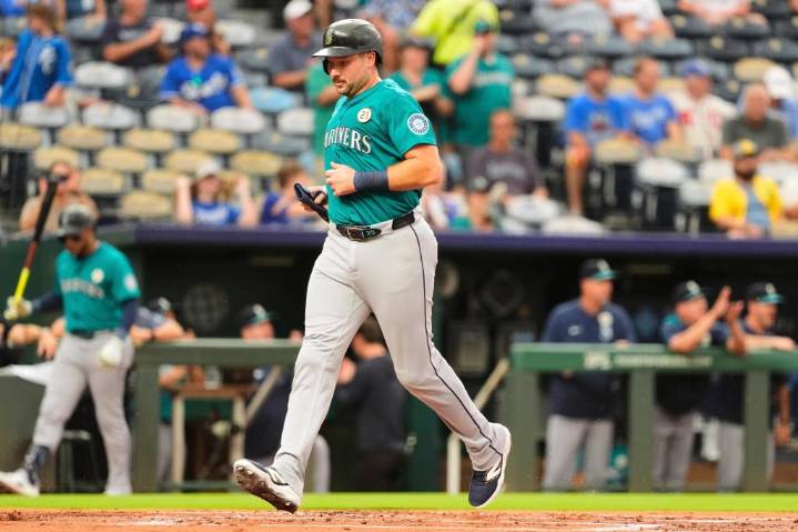 Cal Raleigh breaks Mickey Mantle’s switch-hitter home run record