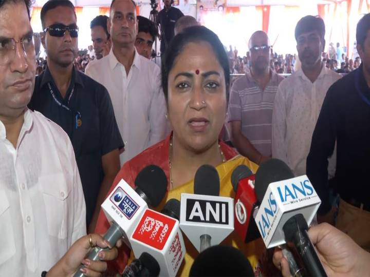 Delhi Chief Minister Advocates for Indigenous Products in Push for Atmanirbhar Bharat