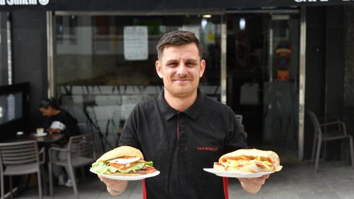 Restaurantes que no cierran cocinas en A Coruña: "Aquí nunca falta una tapa en la mesa"