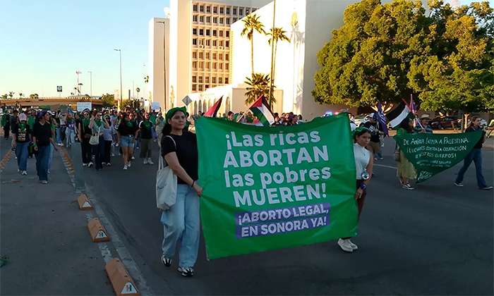 Marchan en pro de legalizar el aborto