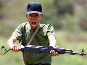 «Los recibiremos con plomo»: milicia en Venezuela se adiestra ante «amenaza» de EEUU