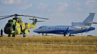 El avión en el que viajaba la presidenta de la Comisión Europea sufrió un desperfecto y sospechan de Rusia