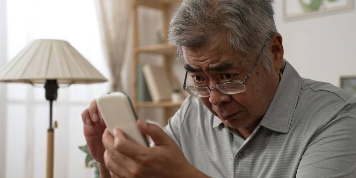 ¿Gotas para los ojos que reemplazan las gafas de lectura? Un nuevo estudio afirma que es posible