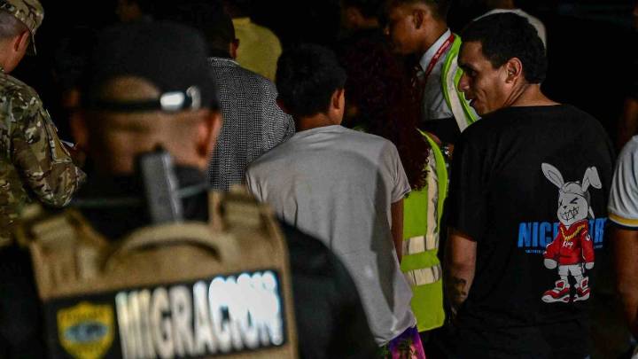 País de Latinoamérica negocia con Estados Unidos para recibir a 300 refugiados cada año