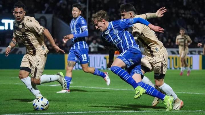 Con diez jugadores, Godoy Cruz venció a Platense y se alejó del fondo de la tabla
