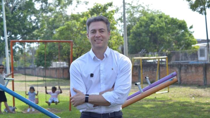 Regalar lavadoras, la curiosa propuesta de Daniel Quintero si llega a ser presidente en 2026
