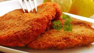 Adiós a la freidora: el truco para hacer las milanesas al horno más crocantes, como si fueran fritas
