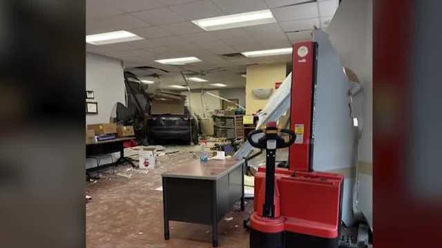 Des Moines food pantry reopens with upgrades after car crashes into building