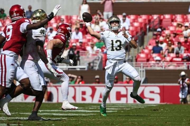 College football: No. 22 Notre Dame routs Arkansas 56