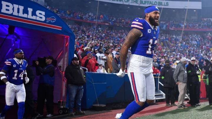 Davis returns to Bills on practice squad