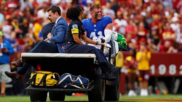 Key Giants LB Micah McFadden carted off with leg/foot injury
