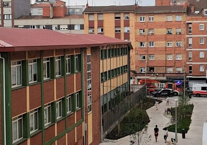 Amplio despliegue en La Calzada, Gijón, por un servicio humanitario