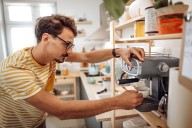 Tips para elegir la cafetera ideal según tu rutina