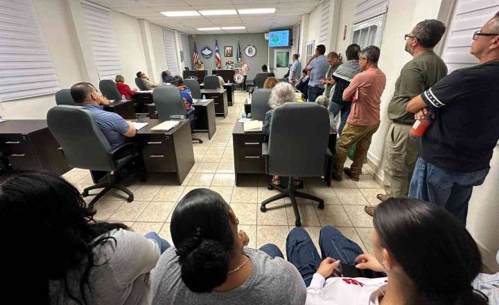 Legislatura Municipal de Adjuntas aprueba cambio de zonificación para expansión de cantera pese a oposición comunitaria