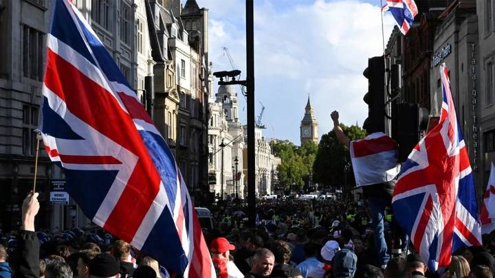 Masiva marcha en Londres contra la inmigración para "contrarrestar la ideología islamista"