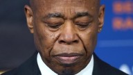 El alcalde Eric Adams, zarandeado por la corrupción, no será candidato a Nueva York