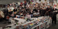 Con sus éxitos históricos y nuevos temas, Fito Páez debutó en el Tiny Desk