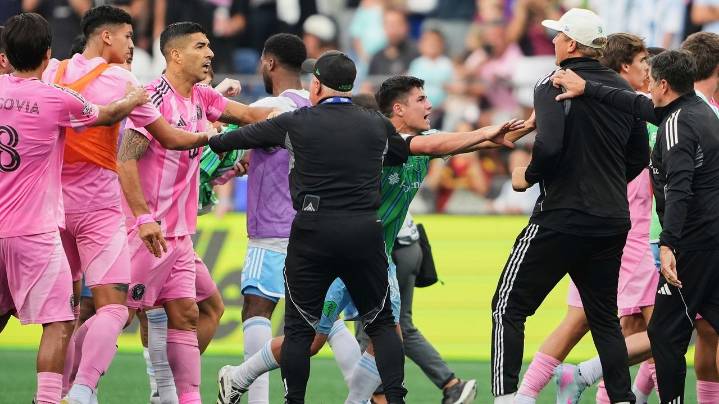 Inter Miami's Luis Suárez suspended for 6 Leagues Cup matches after spitting incident