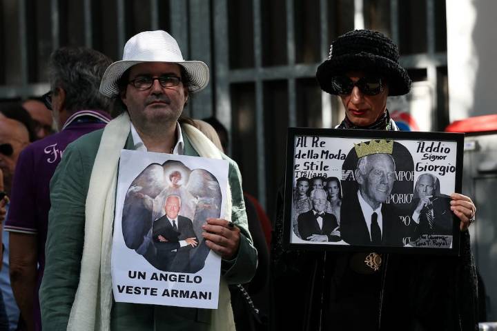 Miles de personas despidieron el fin de semana a Giorgio Armani en Milán: “Es el fin de una época”