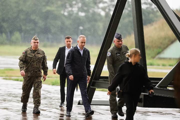 Polonia neutraliza un dron sobre instalaciones gubernamentales y detiene a dos bielorrusos