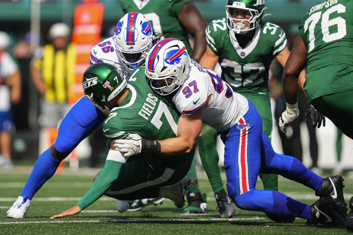De hacer bromas en el campamento a forzar balones sueltos, Joey Bosa se renueva con los Bills