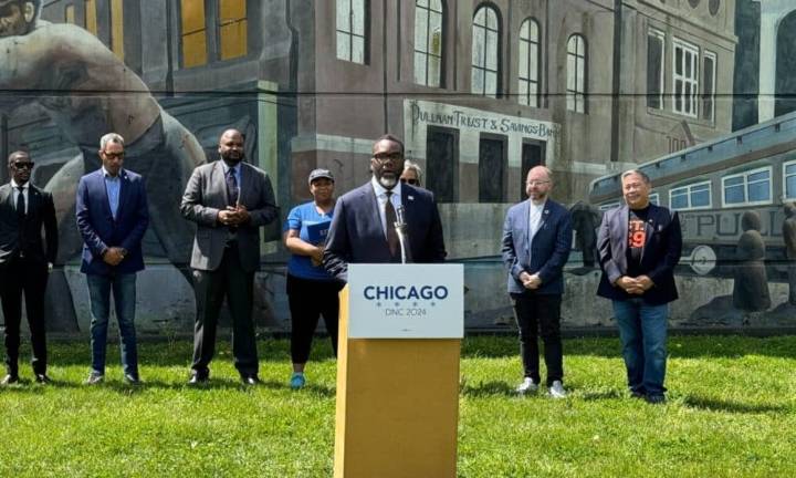 Alcalde de Chicago ordena a los funcionarios locales no colaborar con agentes federales