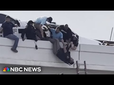 Texas good Samaritans make daring rescue of deputies