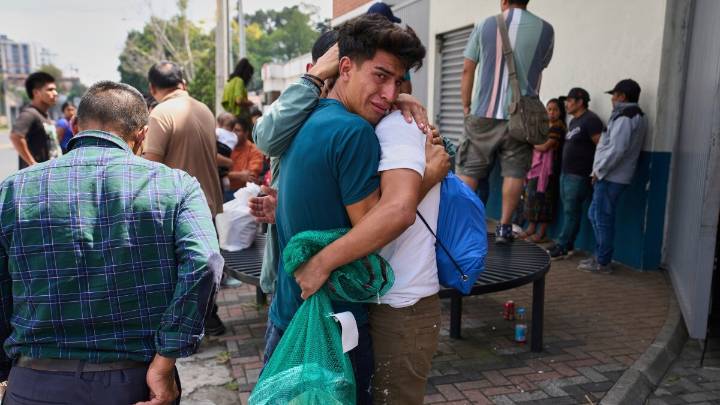 As Guatemalan kids sit in planes on tarmac, judge orders they stay in the US, for now