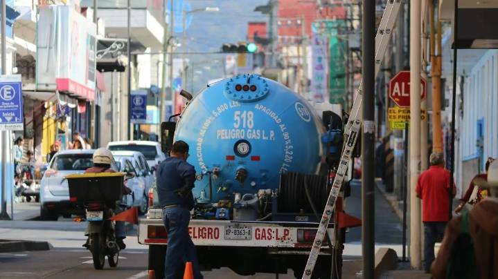 Alarma por fuga de gas en un contenedor tipo pipa en Tierra Blanca