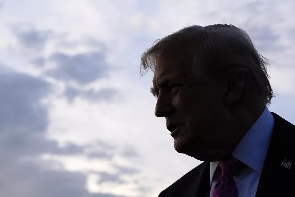 EEUU atacó otro bote que supuestamente transportaba drogas desde Venezuela y mato a tres personas, dice Trump 