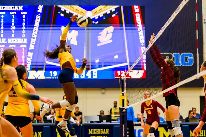 Michigan frontline shines in sweep over Notre Dame