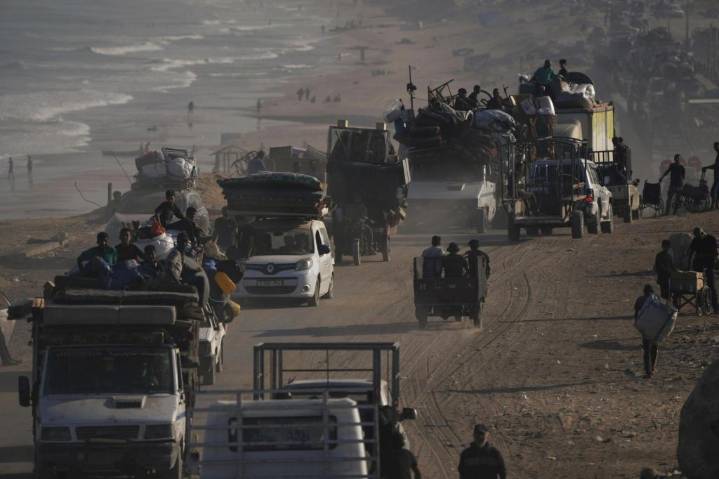 Israeli troops press forward into Gaza City as Palestinians flee