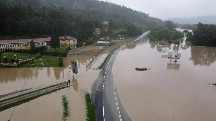 Las carreteras inundadas por el riesgo extremo de lluvias: entre Aragón, Valencia y Tarragona