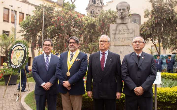 Homenaje a Raúl Porras Barrenechea en el 65.º aniversario de su fallecimiento