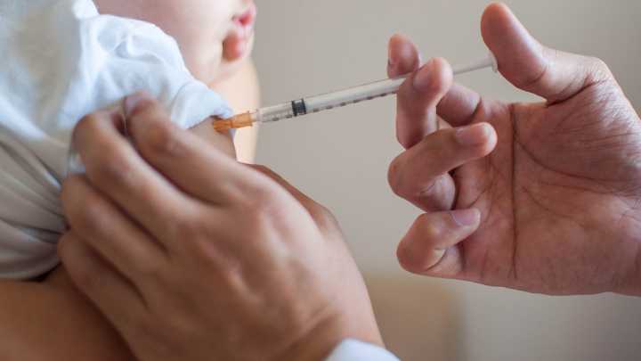 FDA presentará datos de posibles muertes por vacunas de COVID