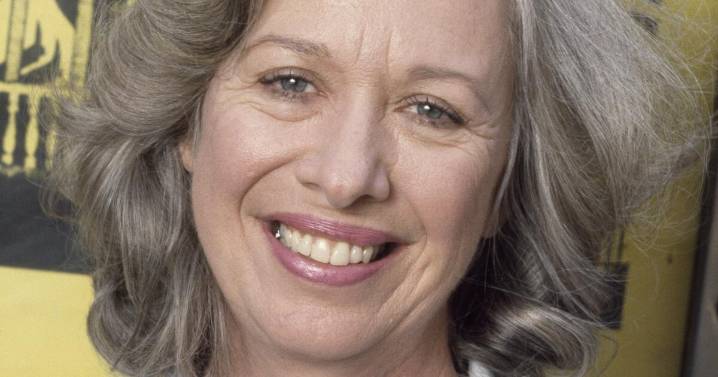 Polly Holliday, 'Alice' star who coined 'Kiss my grits' as sassy waitress Flo, dies at 88
