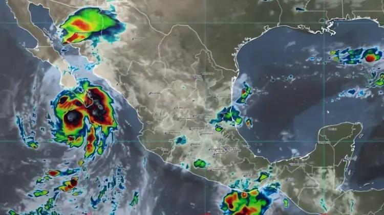 Huracán Lorena se intensifica y amenaza costas del Pacífico mexicano
