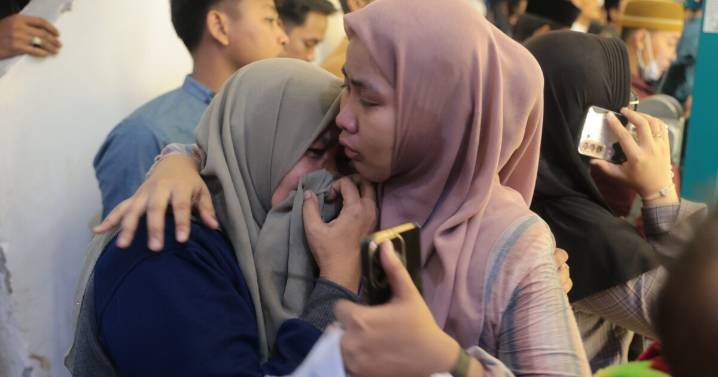 Rescuers run oxygen to survivors in Indonesia school building collapse