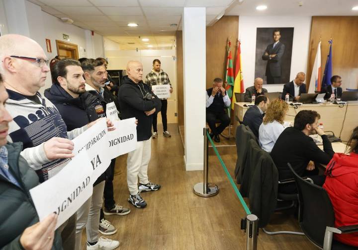 Nuevo choque entre los policías de Torrelavega y el Ayuntamiento por la Medalla de Oro