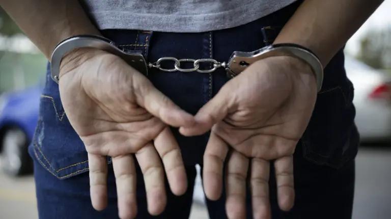 Detienen a venezolano que intentó prender fuego a su pareja e hijos en Quito