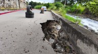 Socavón en Jiutepec preocupa a colonos; exigen respuesta inmediata