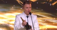 El Martín Fierro de Oro 2025 fue para Santiago del Moro: así fue su eufórico festejo