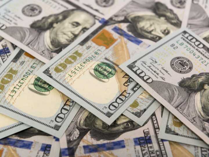 El dólar oficial se derrumbó casi $70, mayor caída en más de cuatro meses tras el anuncio del auxilio de EE.UU